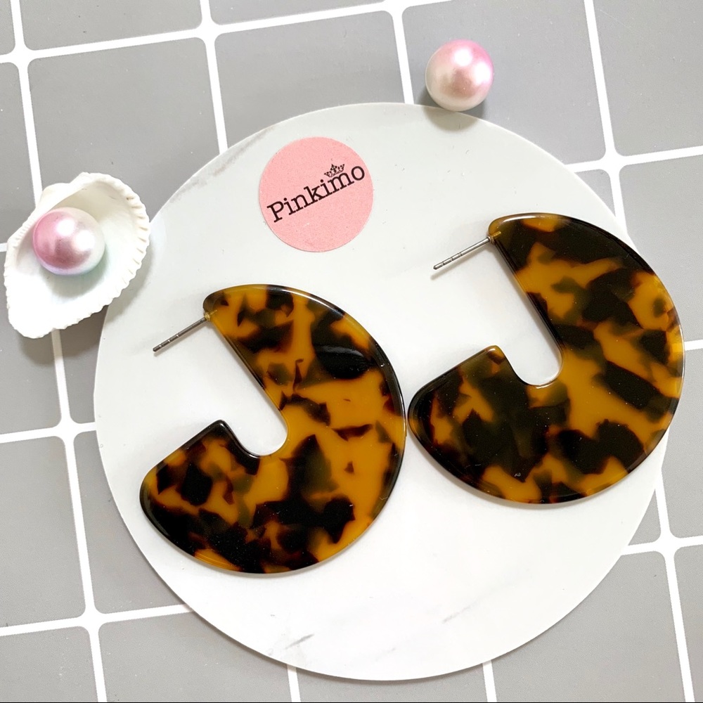 'G' Shape Acrylic Earrings